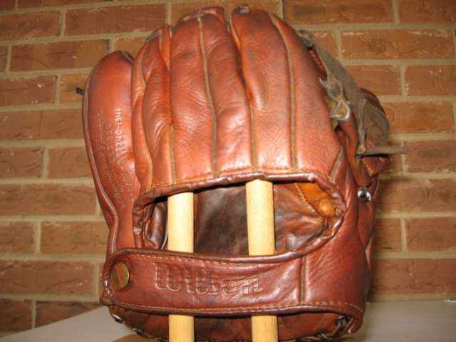 Hank Sauer Wilson A2194 Back